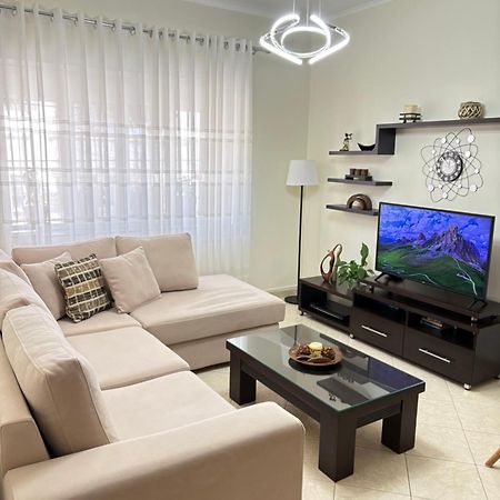 Sofia'S Modern Apartment จีโรคาสเตอร์ ภายนอก รูปภาพ