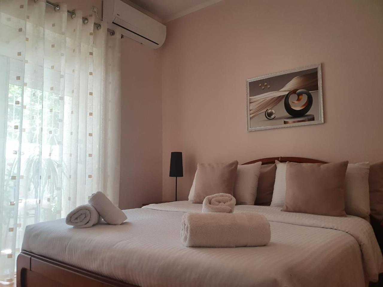 Sofia'S Modern Apartment จีโรคาสเตอร์ ภายนอก รูปภาพ